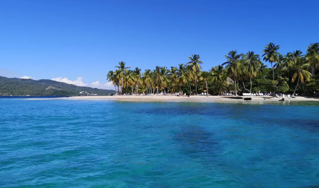 Cayo Levantado isla tropical en Samaná