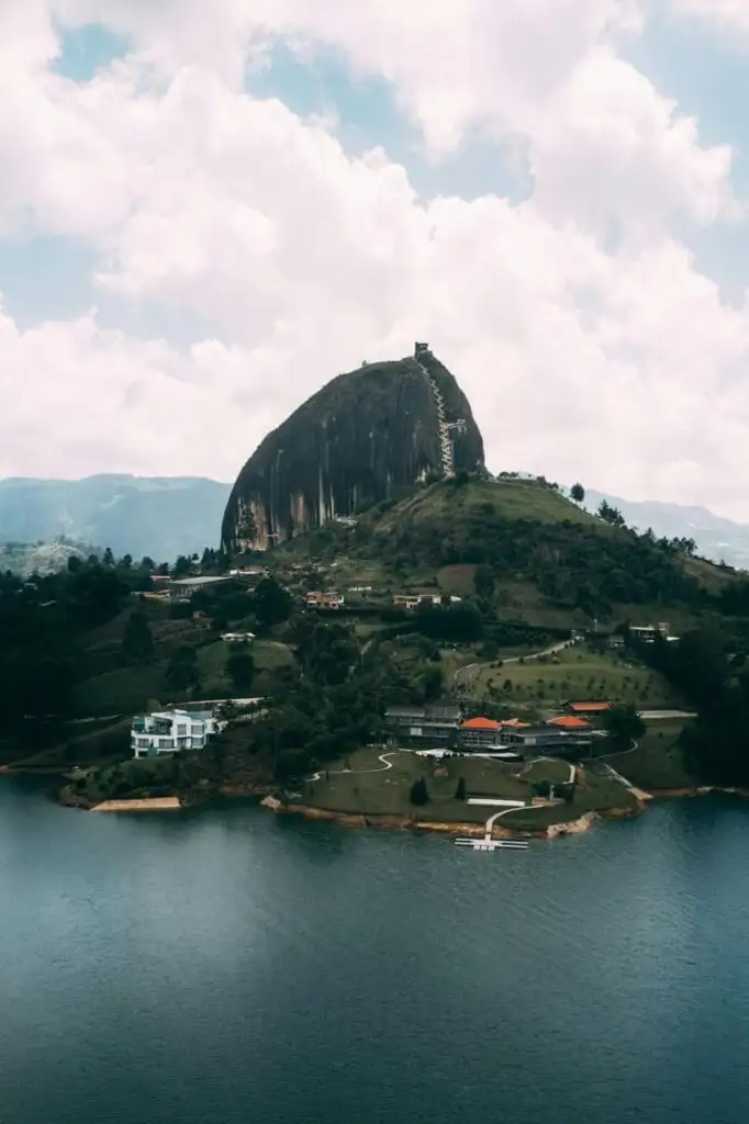 Peñón en un tour a Colombia