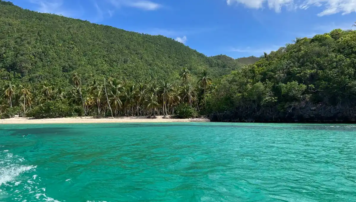 Playa Ermitaño Samaná arena blanca y aguas turquesas